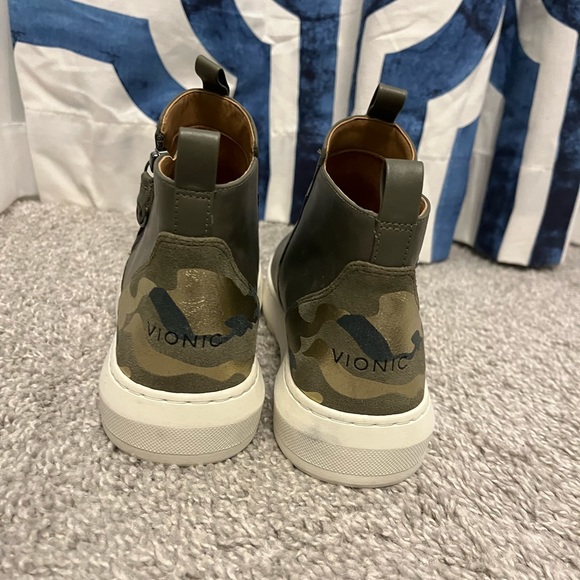 Vionic high top zip sneakers. Size 8. Never worn - NEW. - Picture 4 of 5